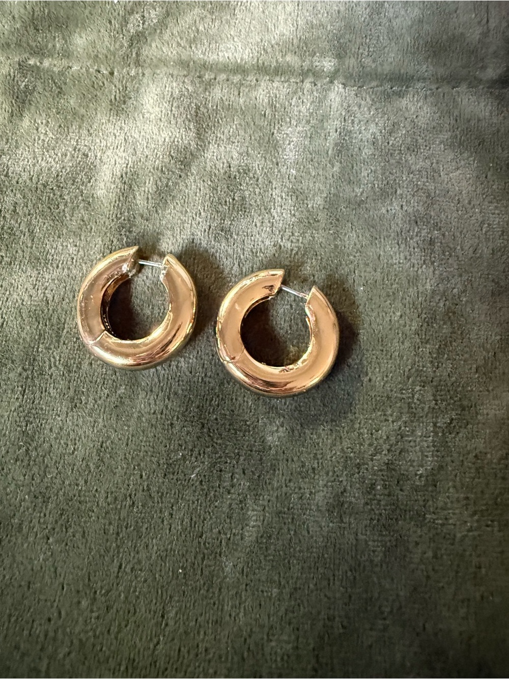Dalilah Huggie Hoops in Gold
BaubleBar